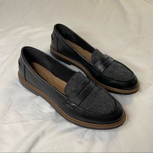 Clarks Women’s Oxford Loafers